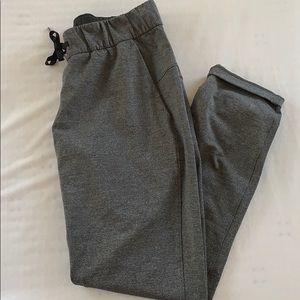 Lululemon On The Fly Pant size 4